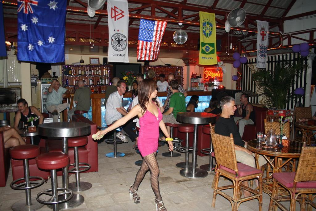Golden Rooster Hotel Sihanoukville Buitenkant foto