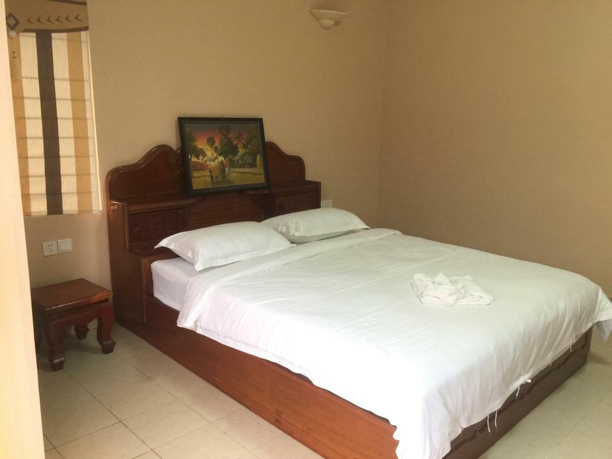 Golden Rooster Hotel Sihanoukville Buitenkant foto