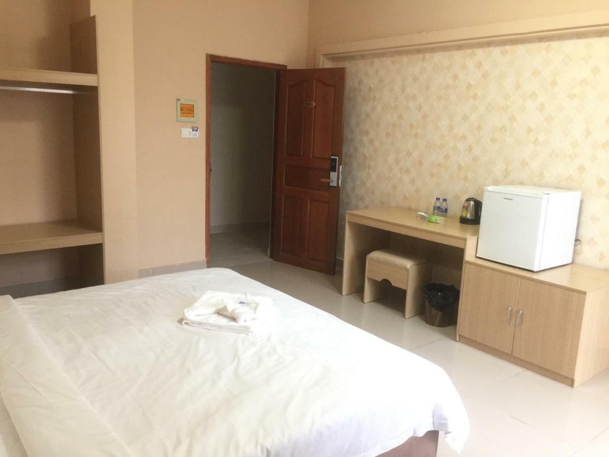 Golden Rooster Hotel Sihanoukville Buitenkant foto