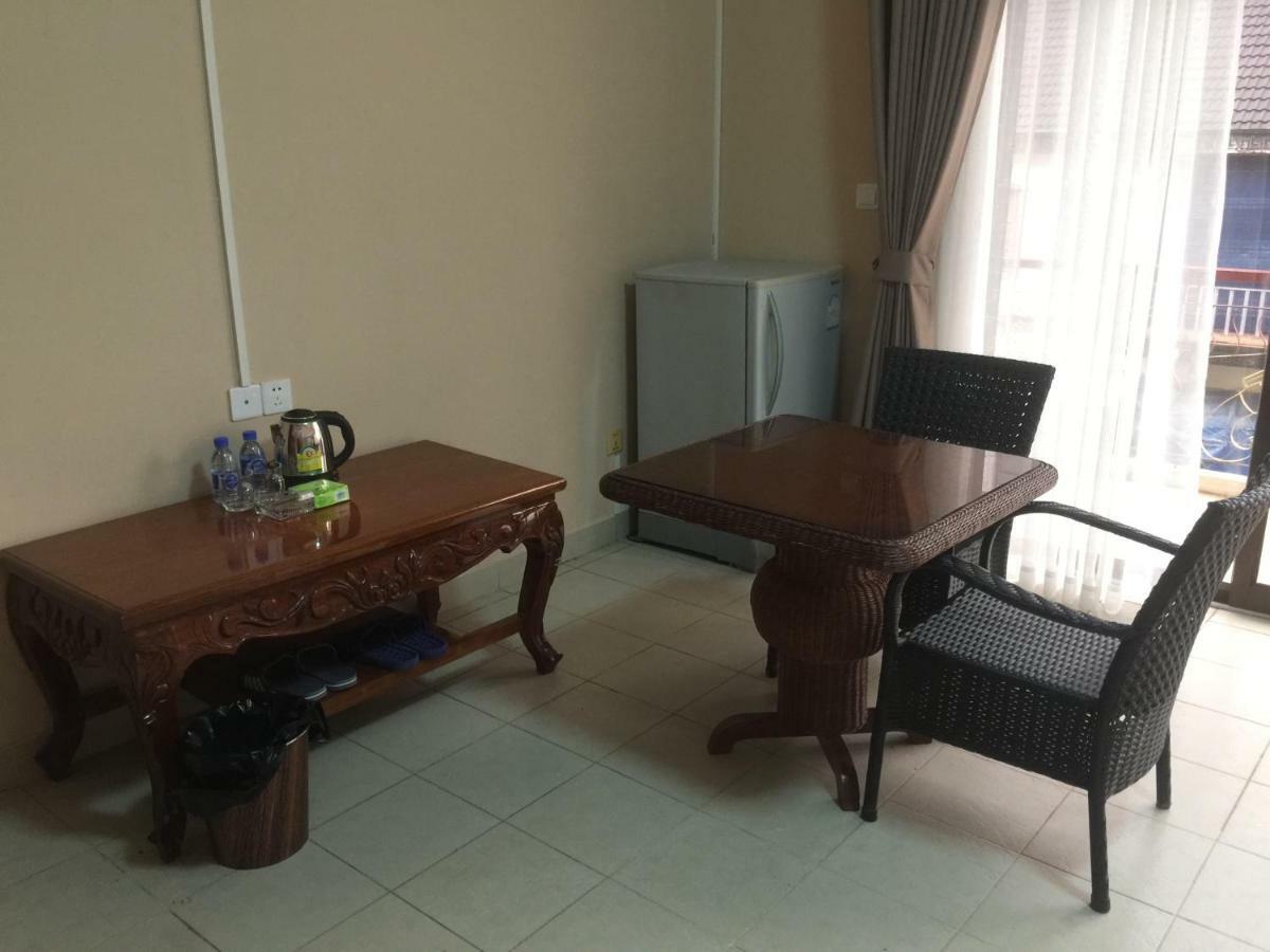 Golden Rooster Hotel Sihanoukville Buitenkant foto